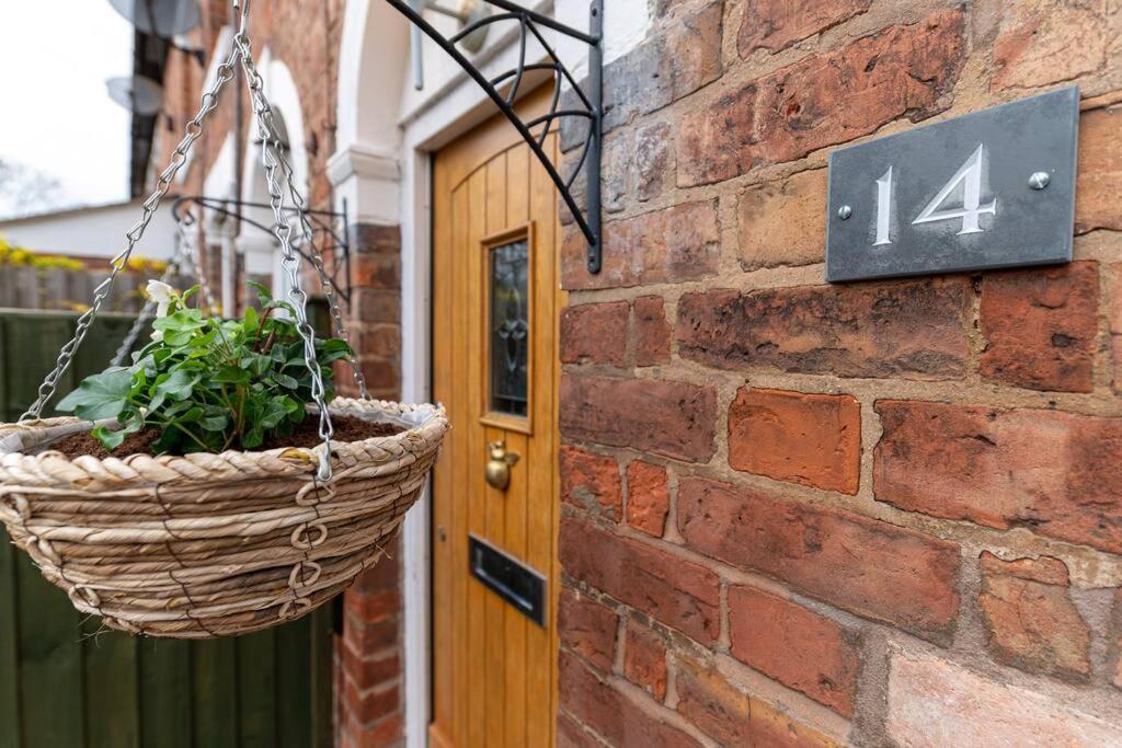 Besford Square, Shrewsbury Town Villa Екстериор снимка