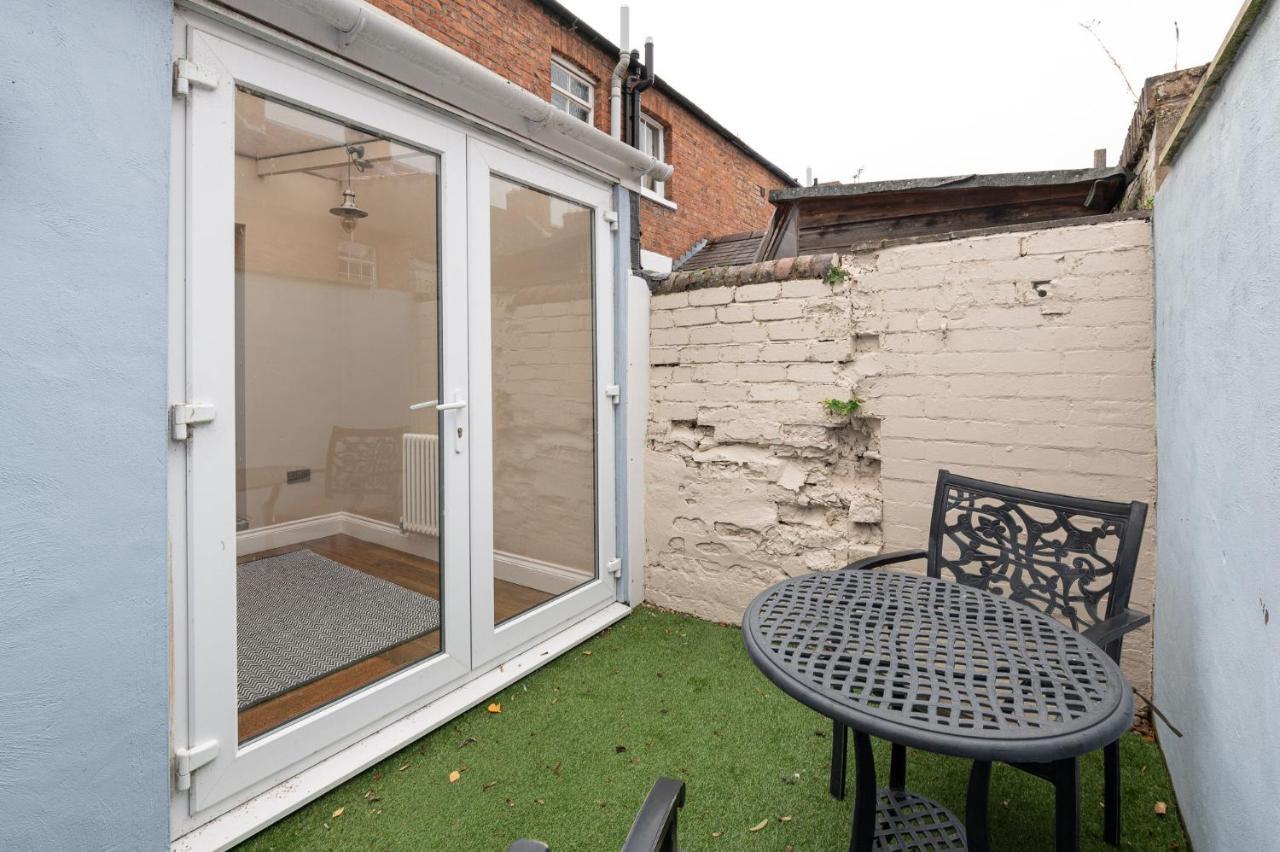 Besford Square, Shrewsbury Town Villa Екстериор снимка
